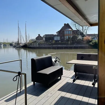 Waterfront Houseboat Near The Centre Hotel en barco *